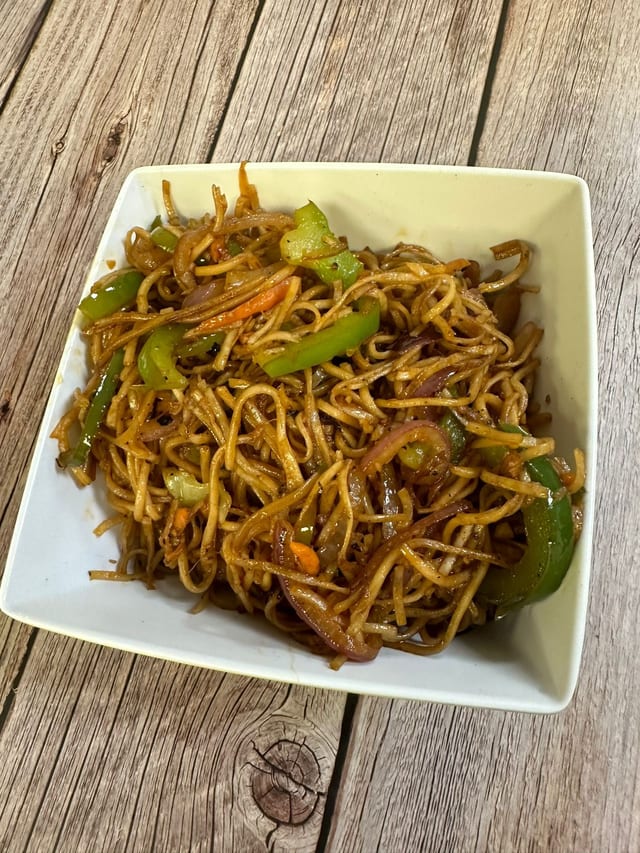 Vegetable Hakka Noodles.
