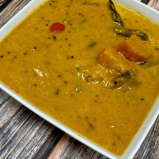 VEGETABLE COCONUT CURRY
